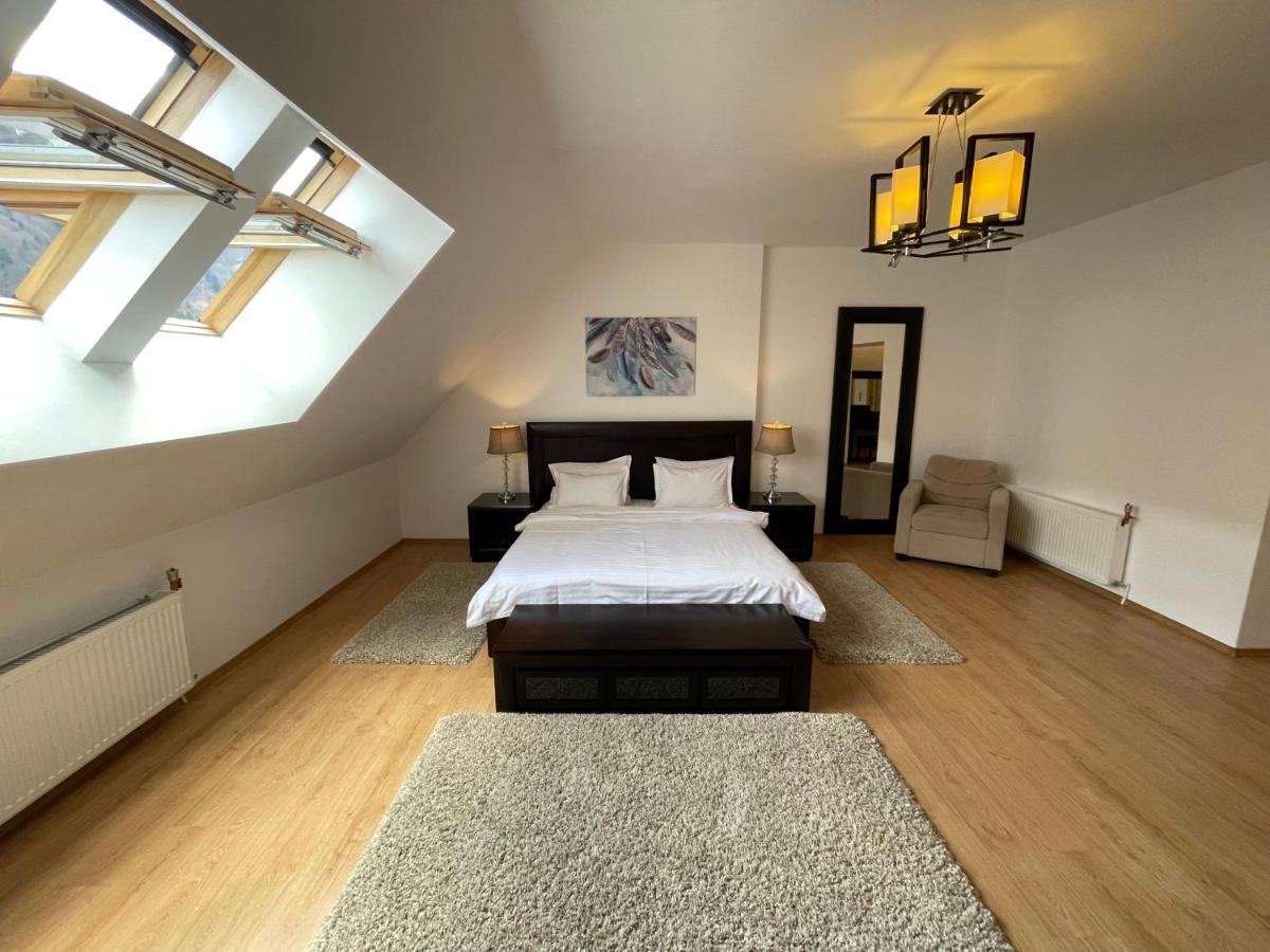 Appartement Kyra Luxury Penthouse à Sinaia Extérieur photo